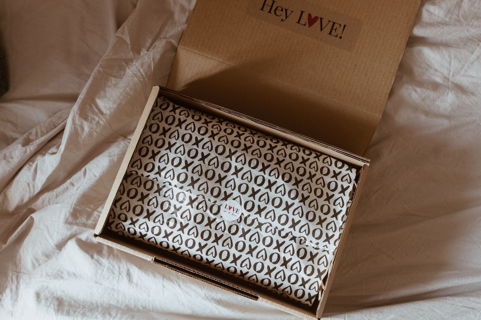 A brand uses cardboard and paper eco-friendly packaging that is still attractive for a good unboxing experience